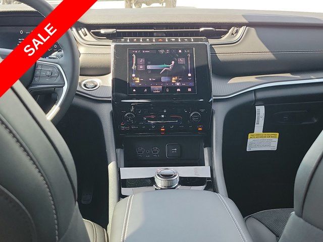 2025 Jeep Grand Cherokee Altitude photo 28