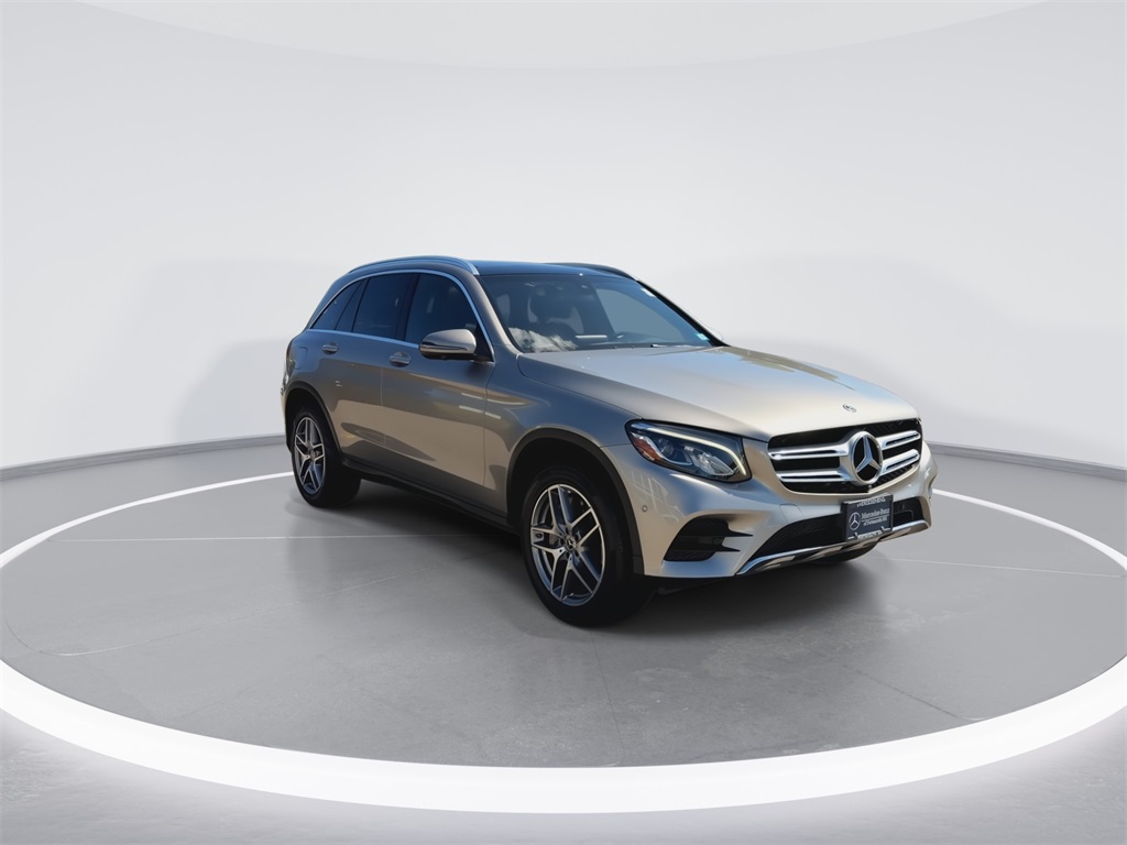 2019 Mercedes Benz GLC 300 4MATIC photo 2