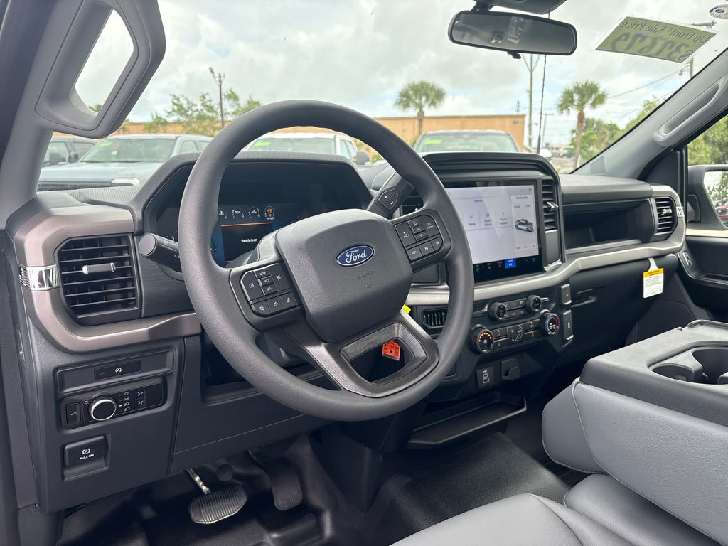 2025 Ford F-150 XL photo 4