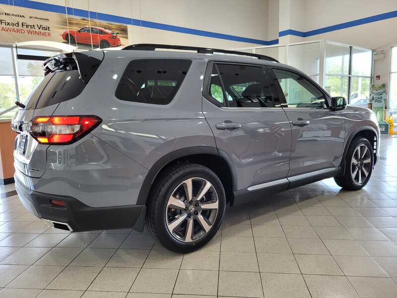 2025 Honda Pilot Touring photo 2