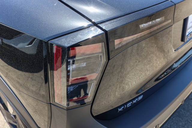 2025 Nissan Kicks SR photo 4