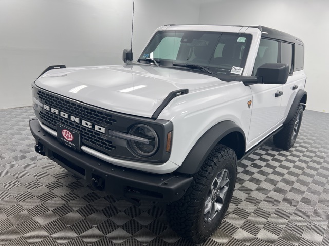 2024 Ford Bronco Badlands photo 2