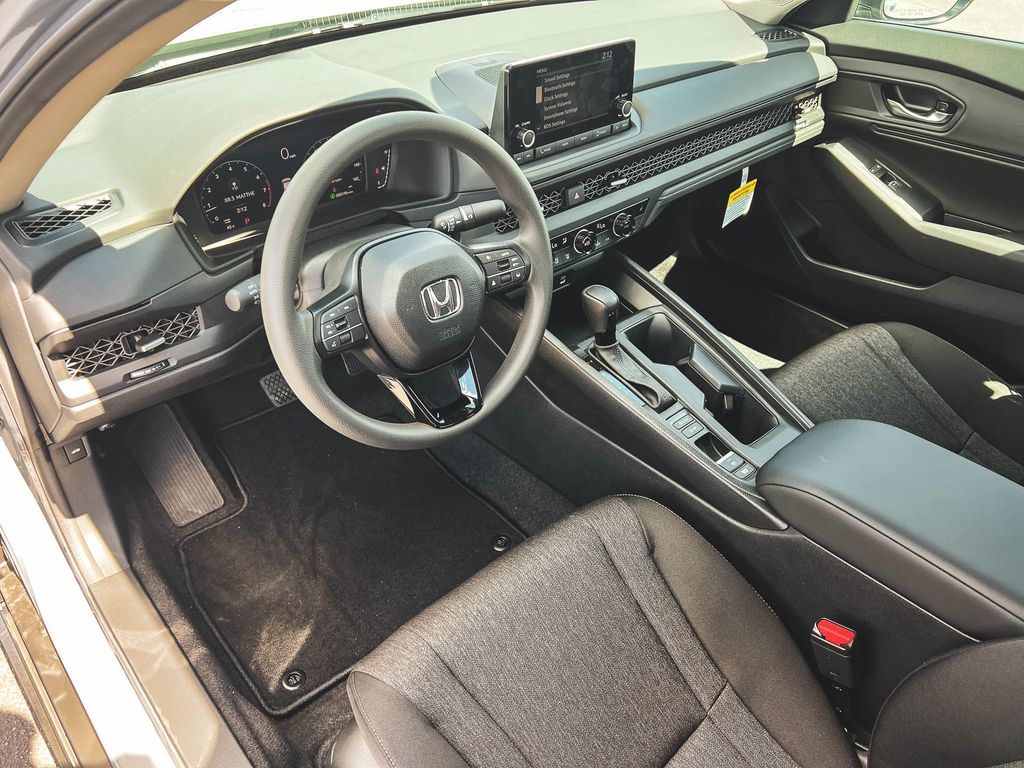 2025 Honda Accord SE photo 23
