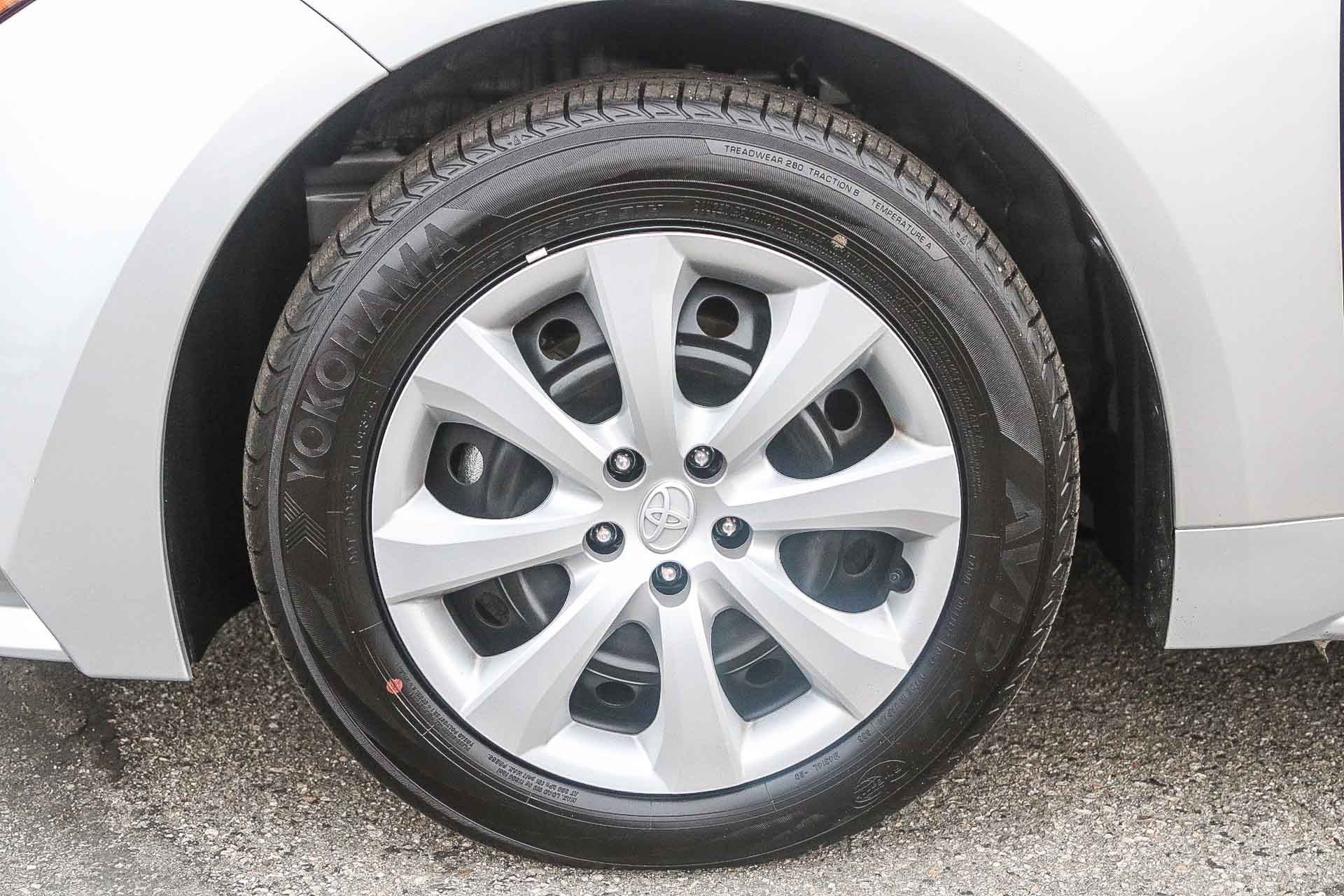 2025 Toyota Corolla Hybrid LE photo 11