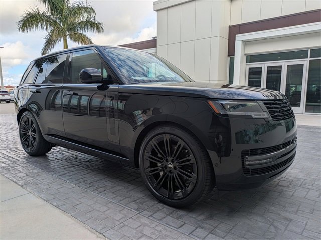 2025 Land Rover Range Rover SE photo 2