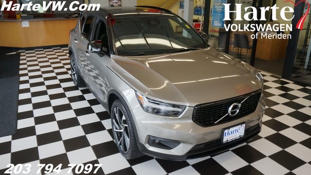 2022 Volvo XC40 R-Design