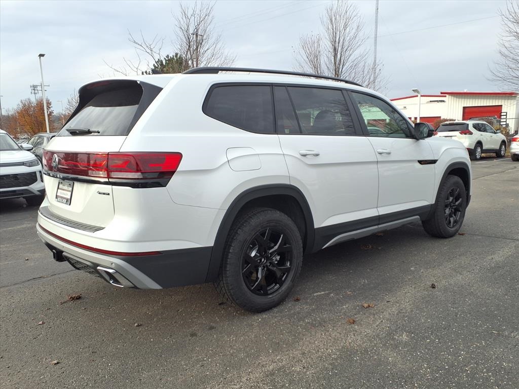 2026 Volkswagen Atlas Peak Edition SE photo 3