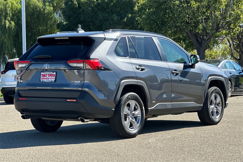 2025 Toyota RAV4 Hybrid XLE photo 2
