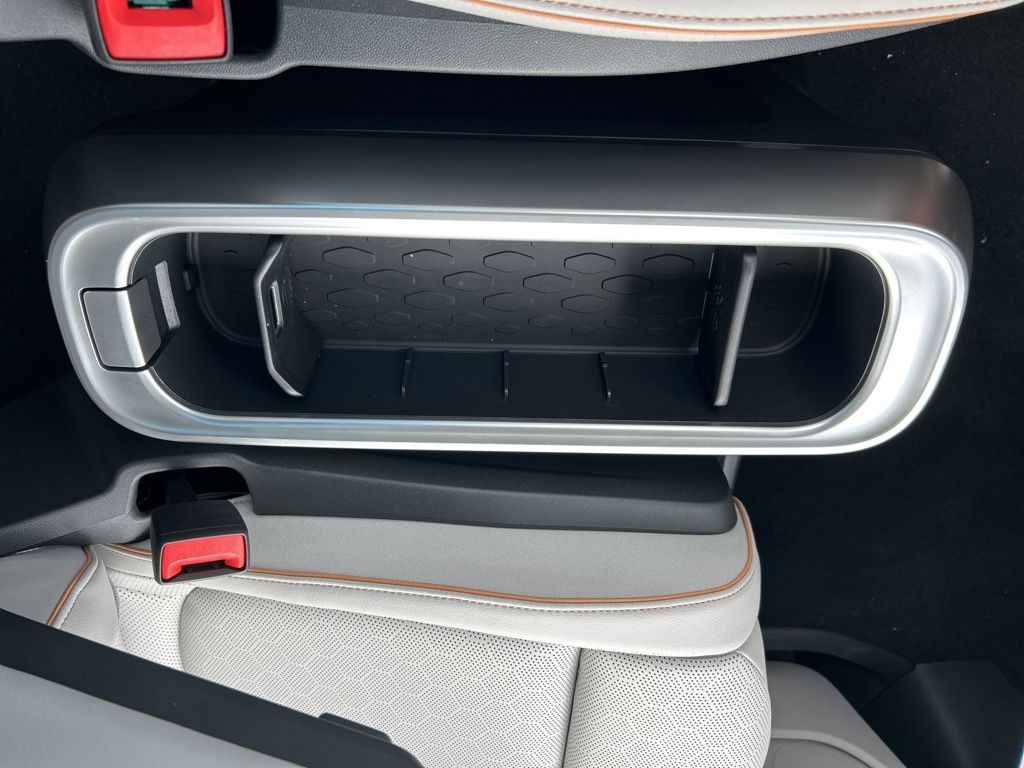 2025 Volkswagen ID. Buzz Pro Plus photo 31