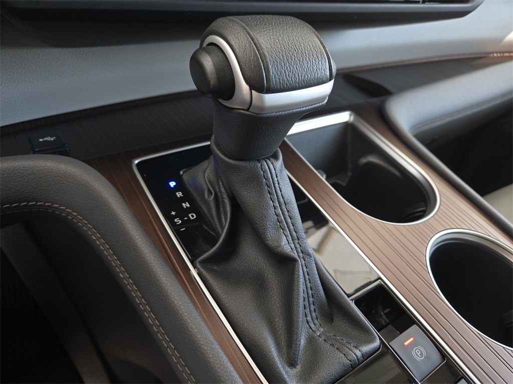 2024 Toyota Sienna XLE photo 17