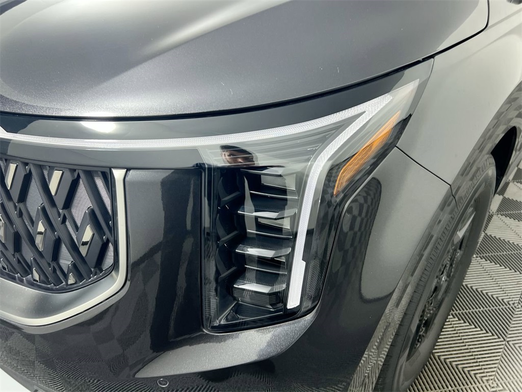 2026 Kia Carnival LX photo 9