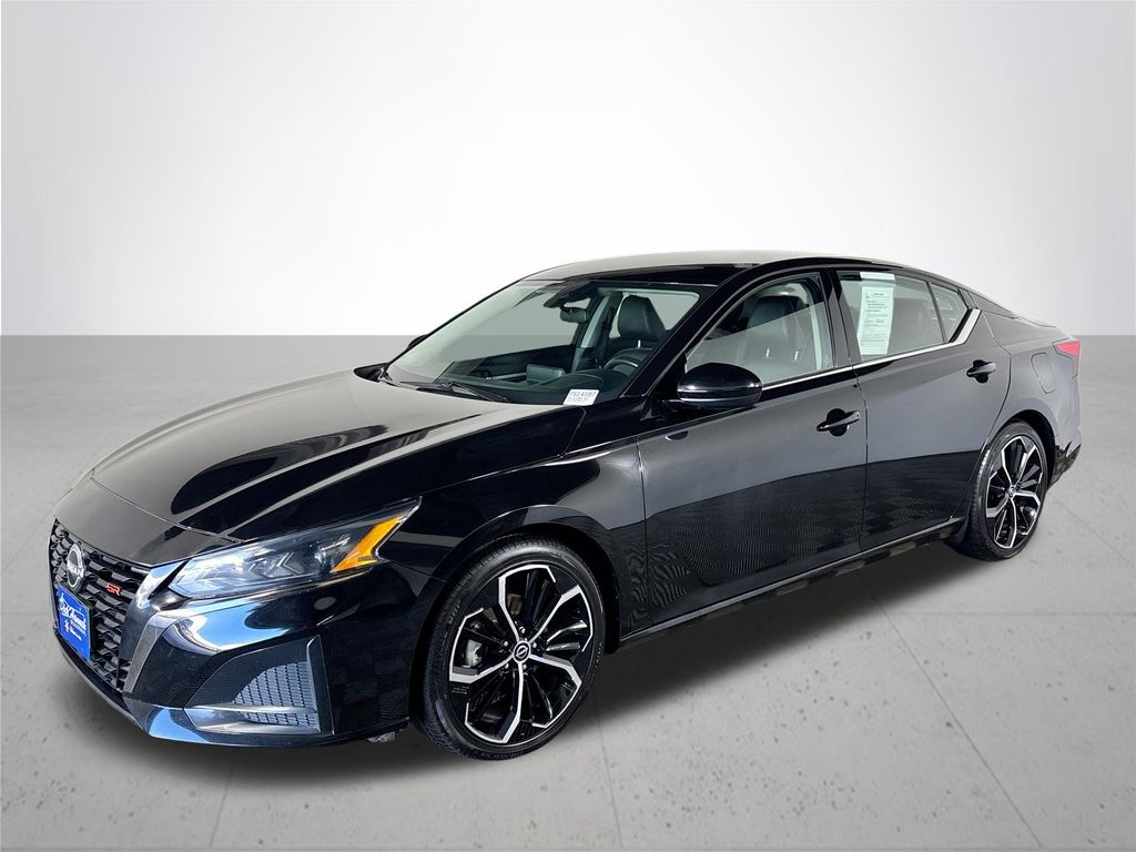 2023 Nissan Altima 2.5 SR photo 2