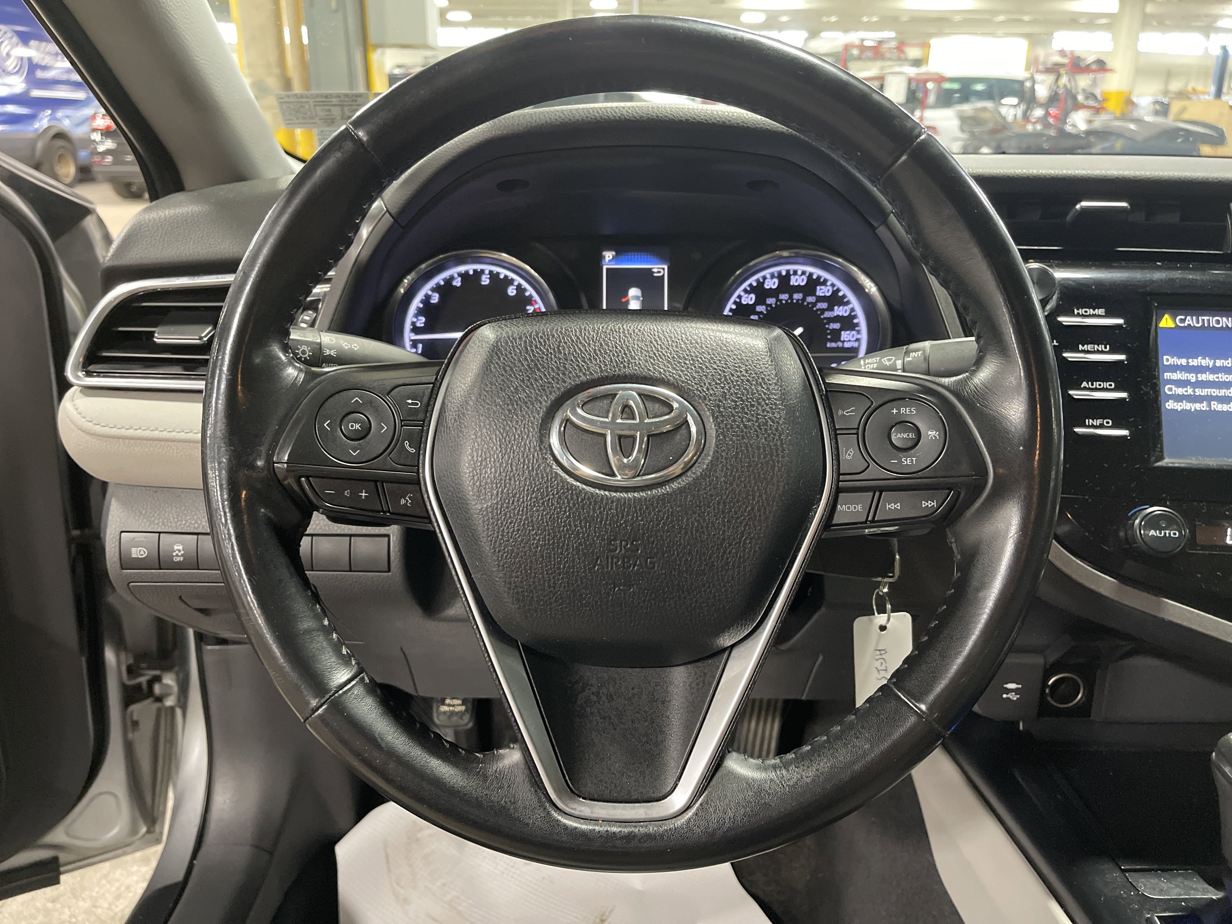 2018 Toyota Camry SE photo 9