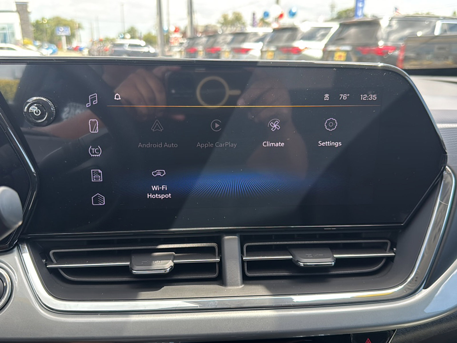 2025 Chevrolet Trax LT photo 32