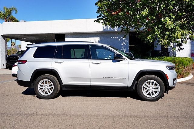 2023 Jeep Grand Cherokee Laredo photo 6