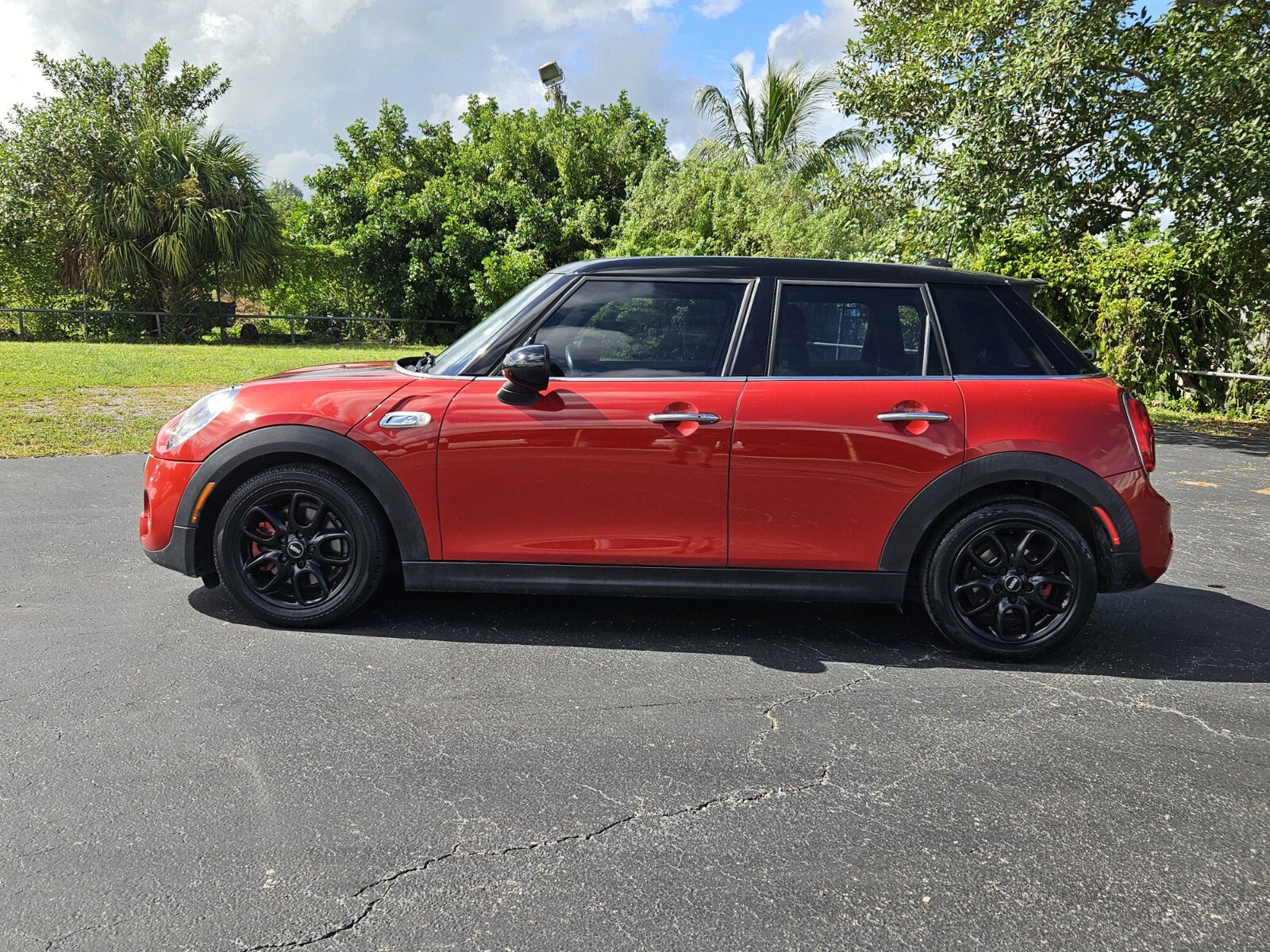 2017 Mini Cooper 4 Door Hardtop S photo 2
