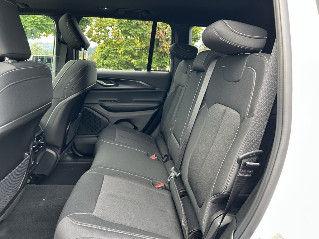 2025 Jeep Grand Cherokee Laredo X photo 24