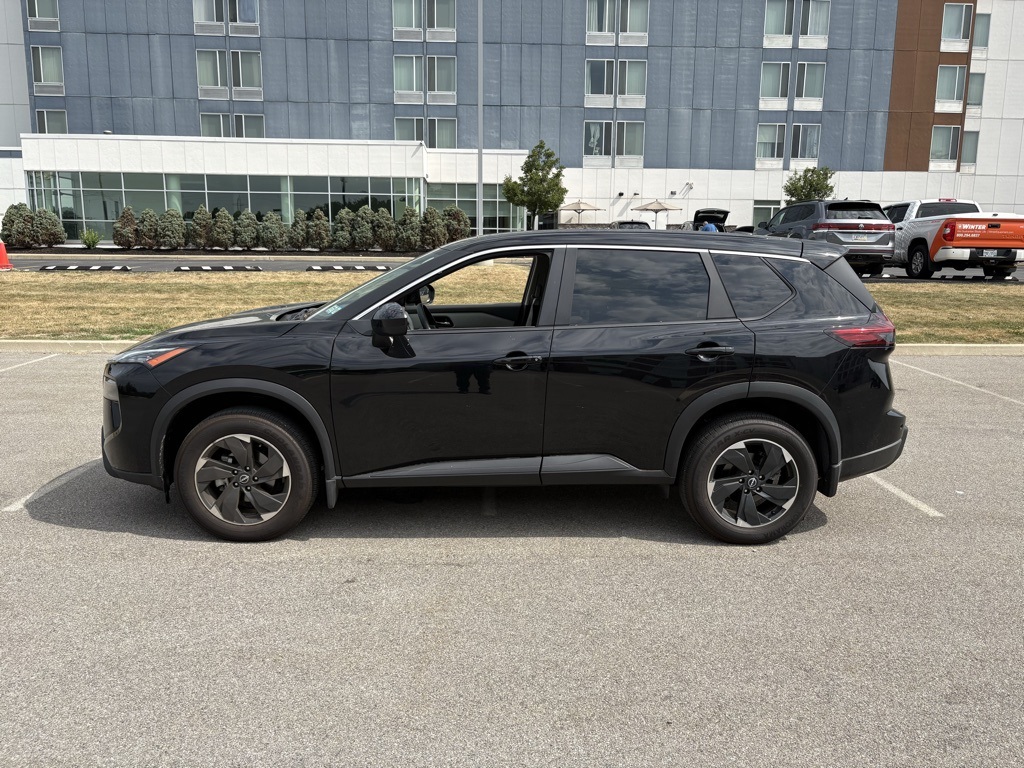 2024 Nissan Rogue SV photo 4