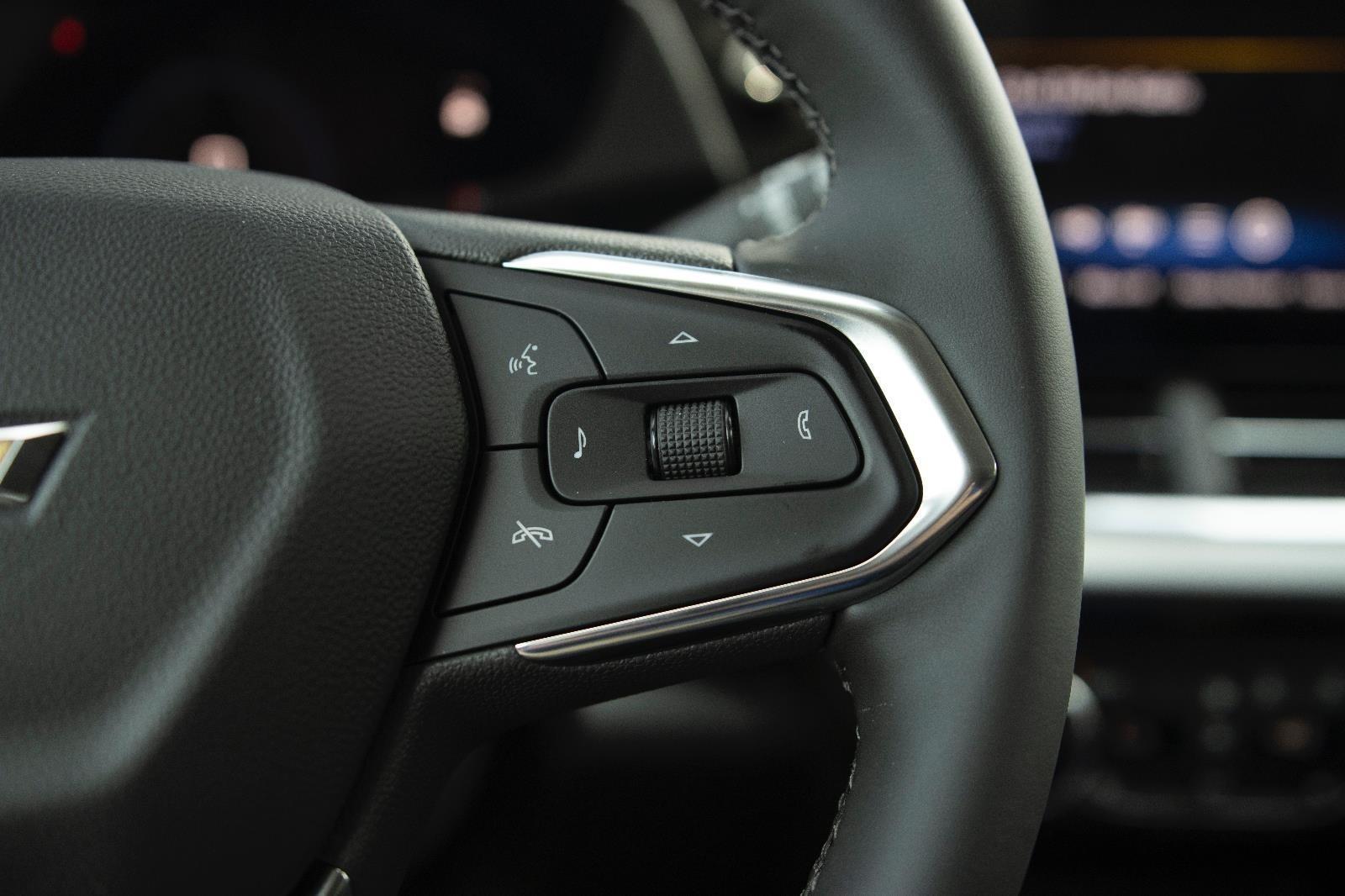 2025 Chevrolet Trax LT photo 12