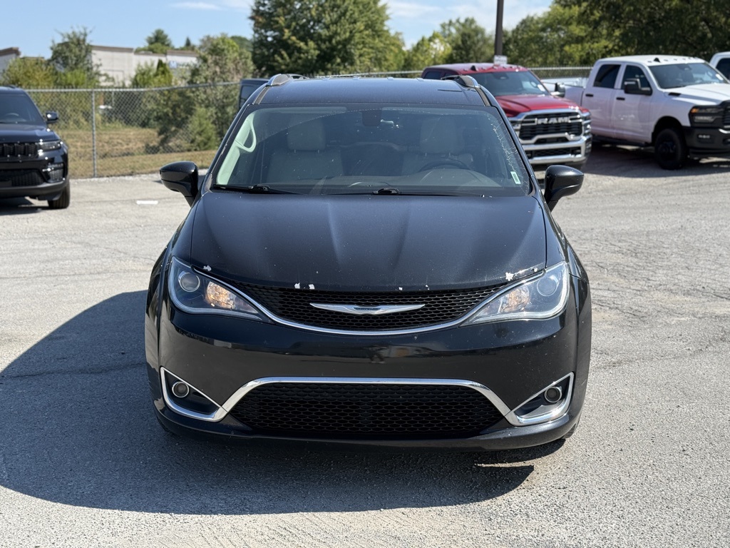 2017 Chrysler Pacifica Touring Plus photo 3