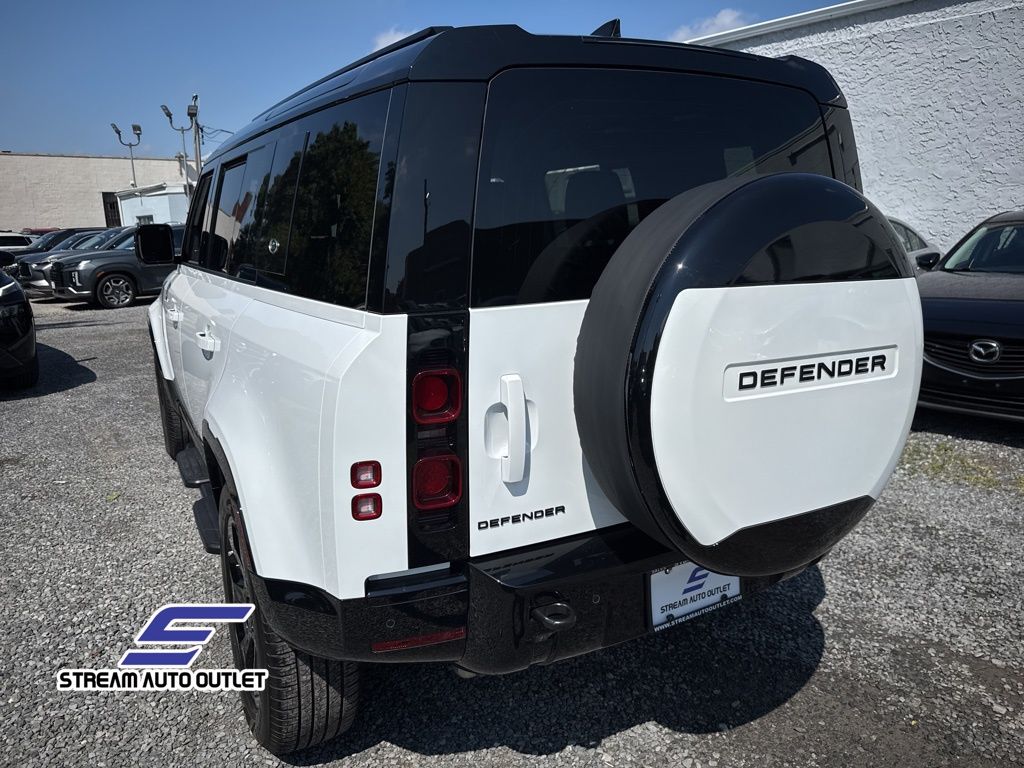 2024 Land Rover Defender 110 X-Dynamic SE photo 3