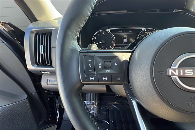2024 Nissan Pathfinder SL photo 12