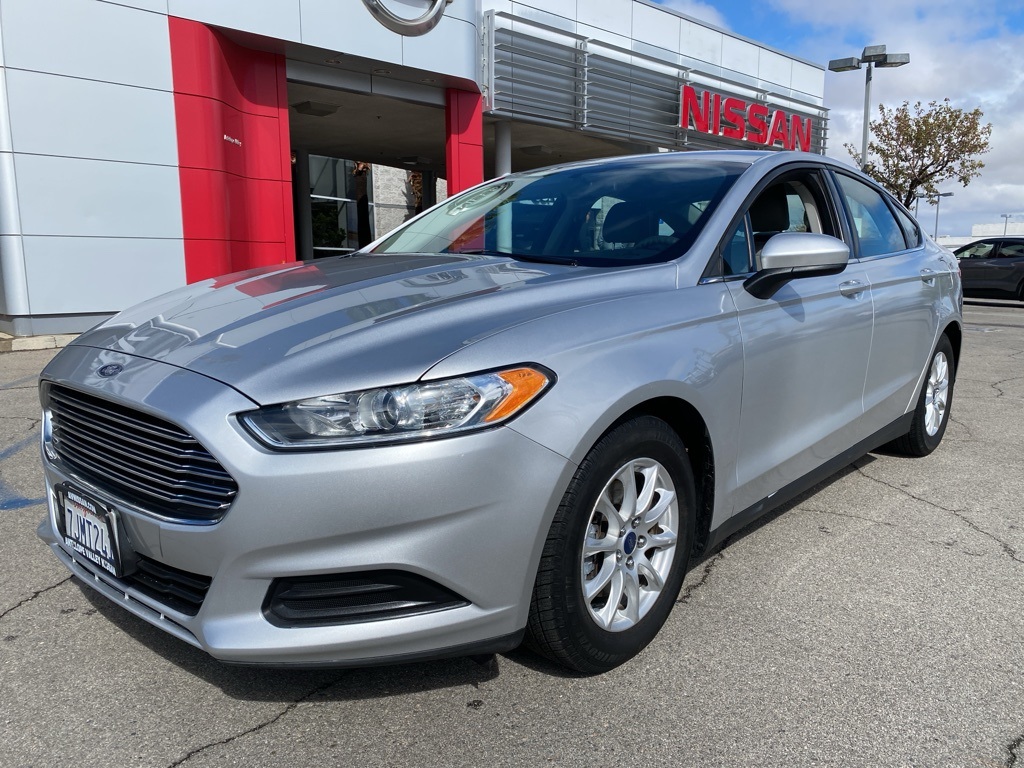 2015 Ford Fusion S photo 3