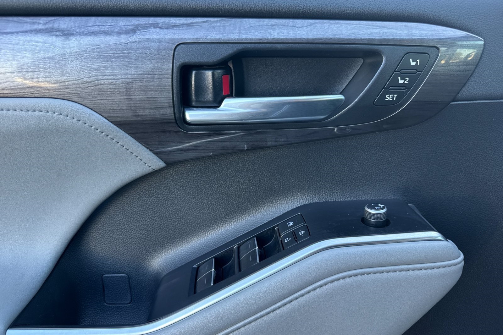 2022 Toyota Highlander Platinum photo 14