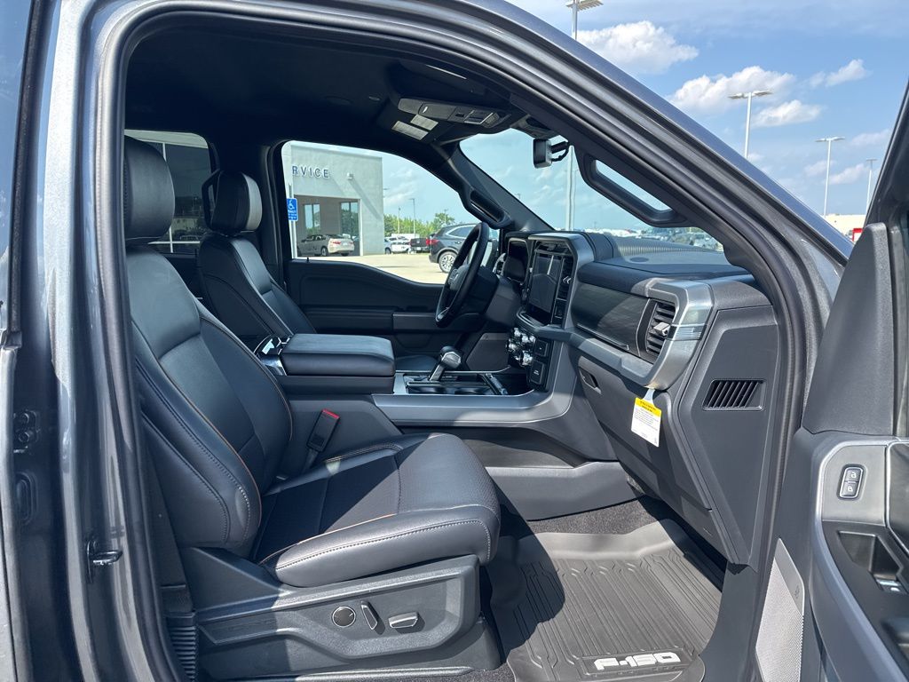 2025 Ford F-150 Lariat photo 22