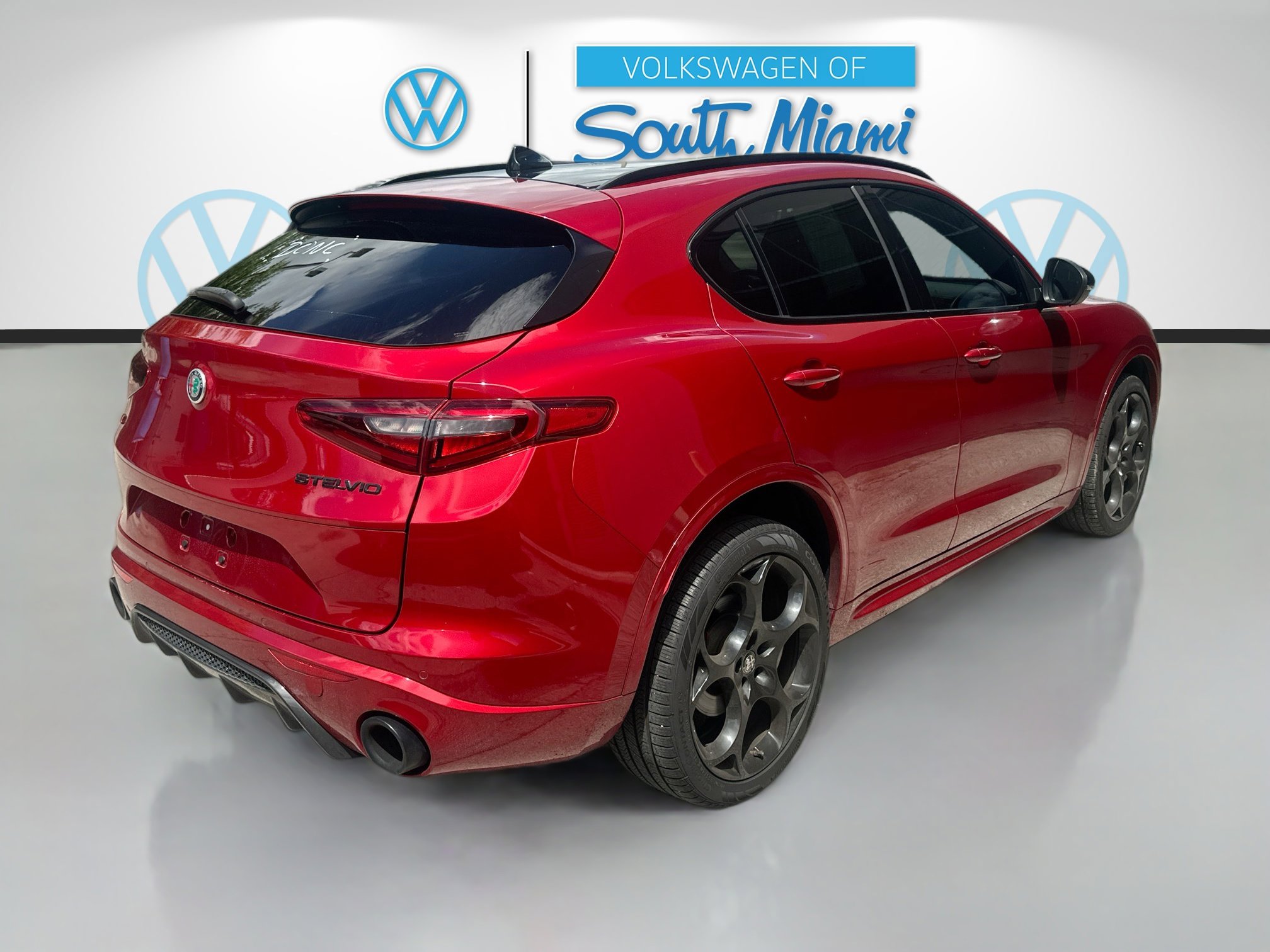 2022 Alfa Romeo Stelvio Ti Sport photo 2