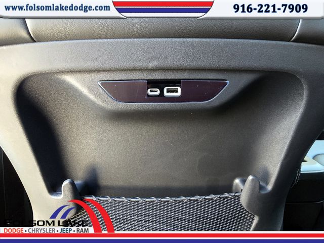 2025 Chrysler Pacifica photo 19