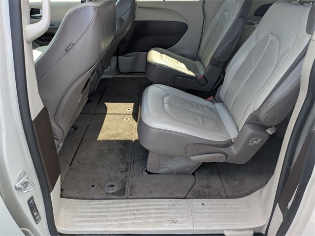 2017 Chrysler Pacifica Touring L photo 23