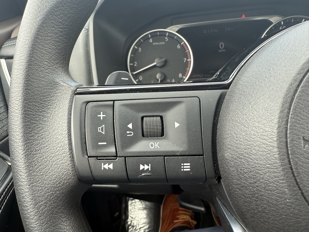 2023 Nissan Rogue SV photo 18