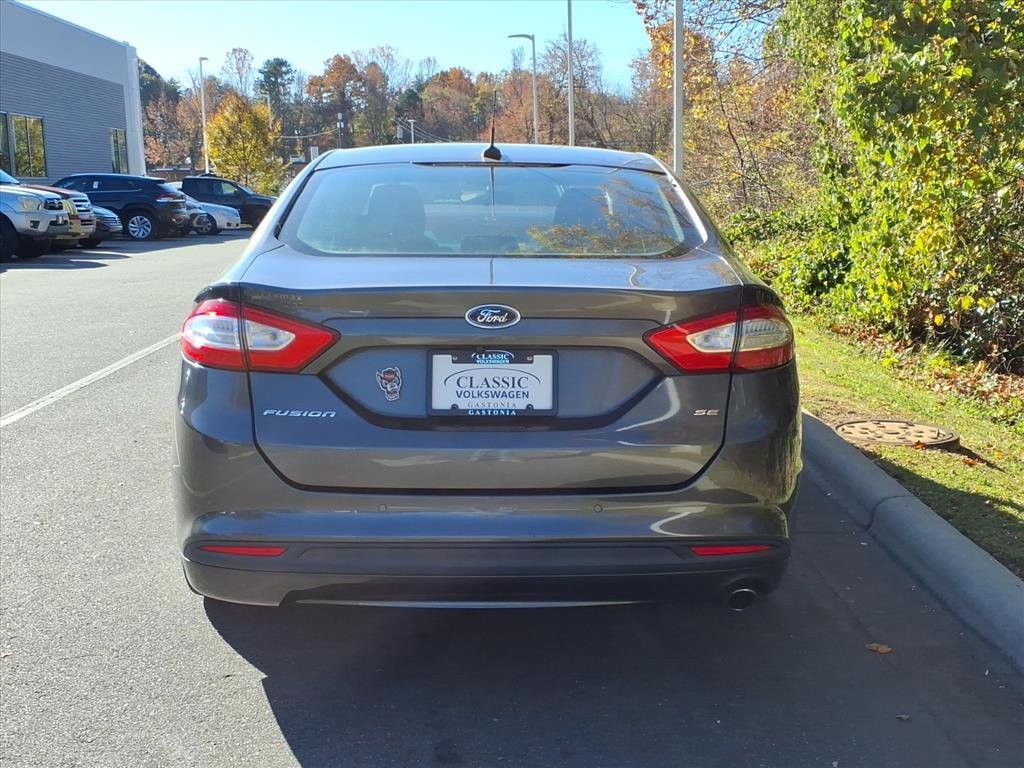 2015 Ford Fusion SE photo 4