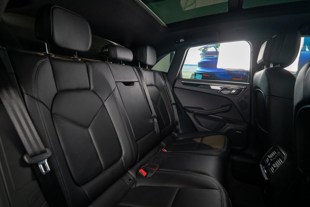 2025 Porsche Macan Base photo 34