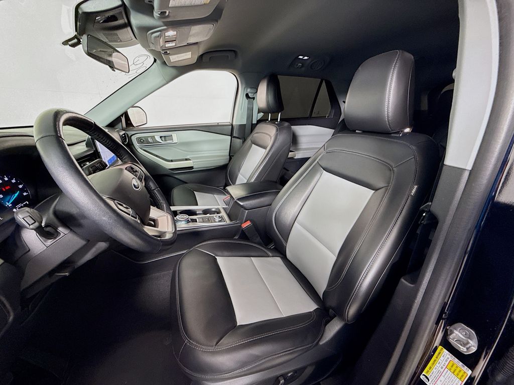 2022 Ford Explorer XLT photo 2