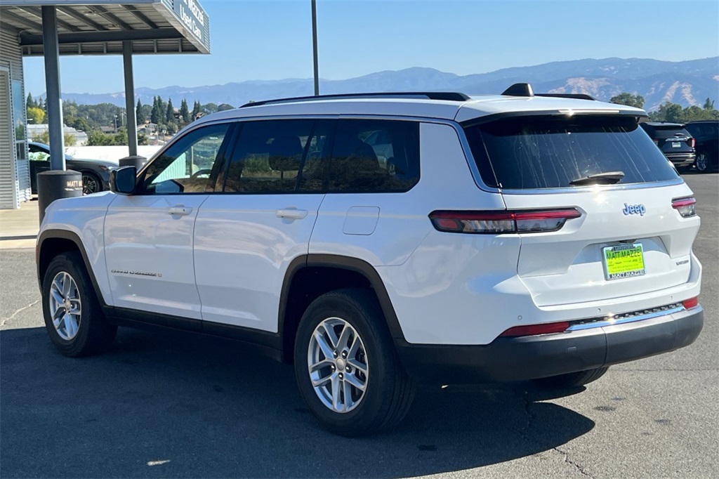 2023 Jeep Grand Cherokee Laredo photo 3