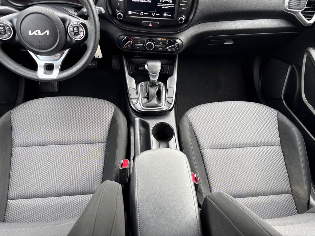 2022 Kia Soul LX photo 16