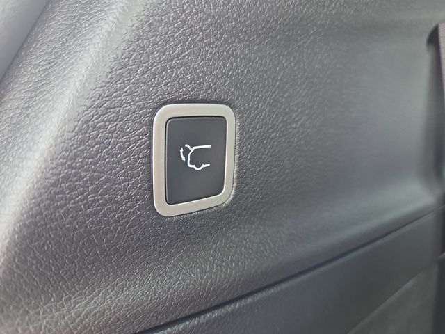 2026 Chrysler Voyager LX photo 14