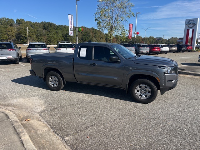 2023 Nissan Frontier S's photo