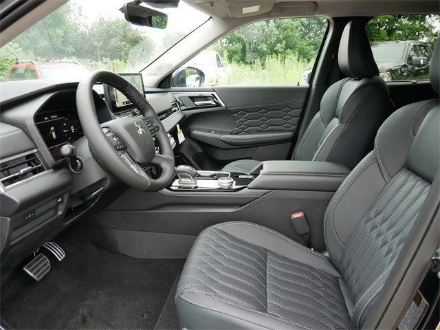 2025 Mitsubishi Outlander SEL photo 4