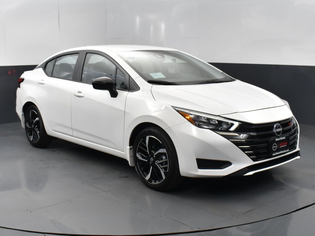 2025 Nissan Versa Sedan SR's photo