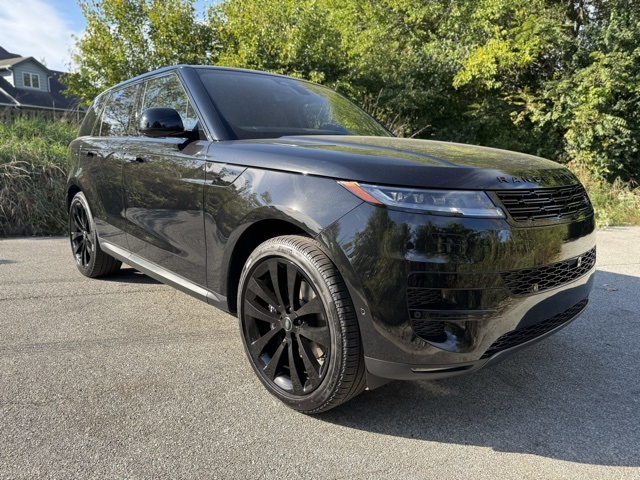 2025 Land Rover Range Rover Sport SE photo 2