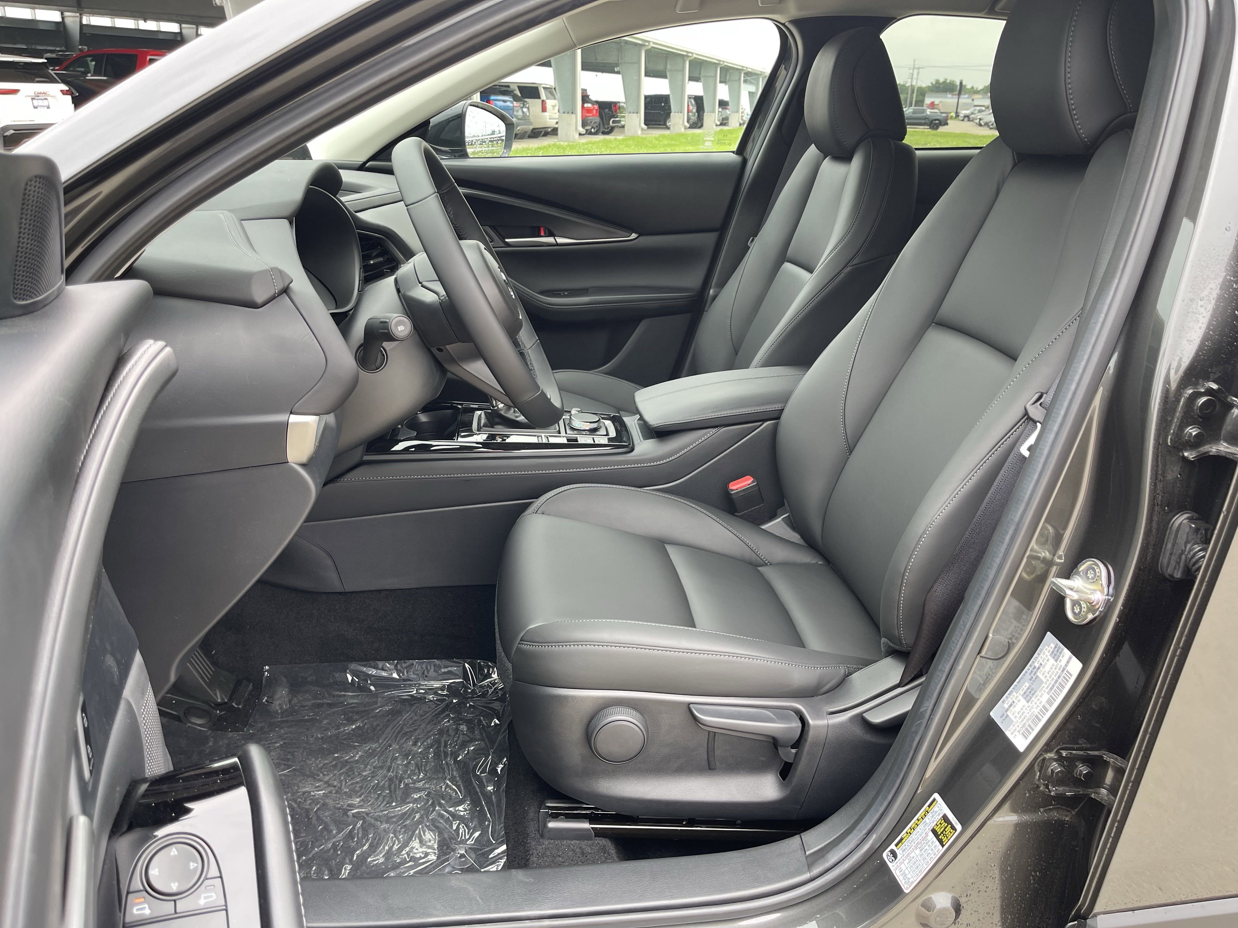 2025 Mazda CX-30 2.5 Select Sport photo 2