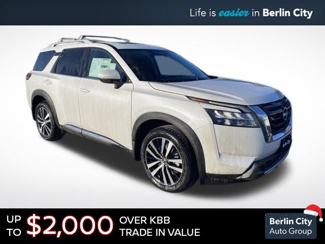 2025 Nissan Pathfinder Platinum's photo