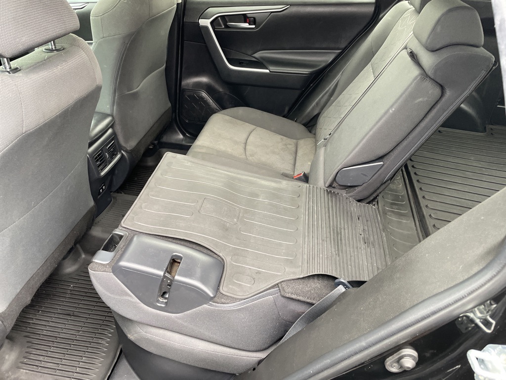 2021 Toyota RAV4 Hybrid XLE photo 11