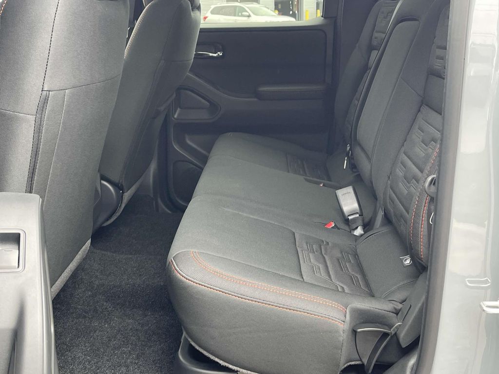 2025 Nissan Frontier PRO-4X photo 8