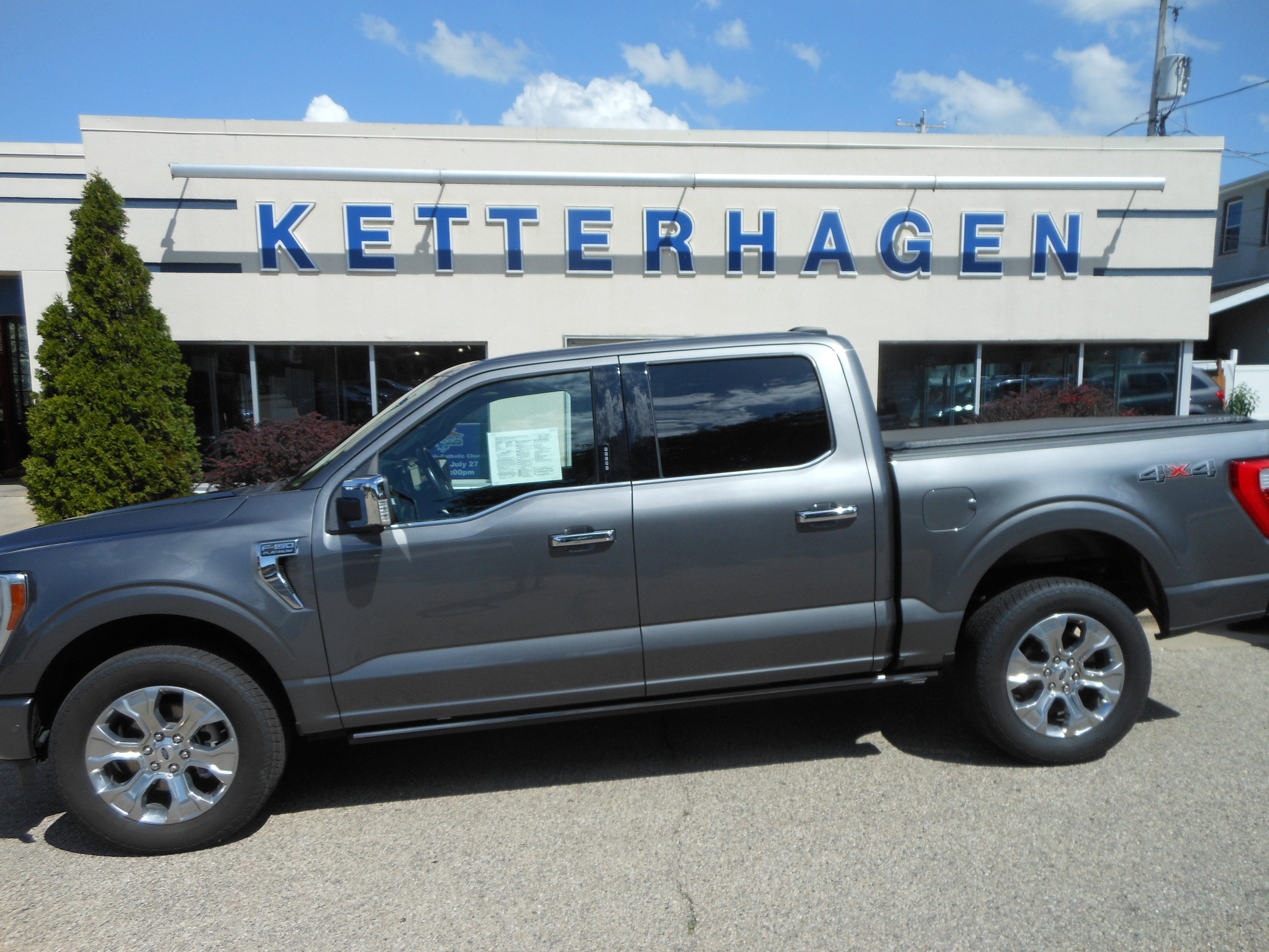 2022 Ford F-150 Platinum's photo