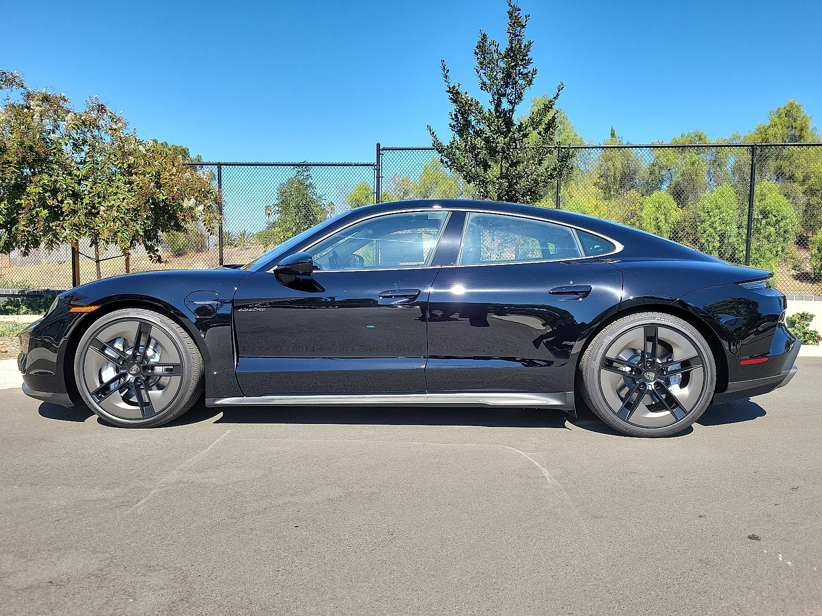 2026 Porsche Taycan Turbo photo 2