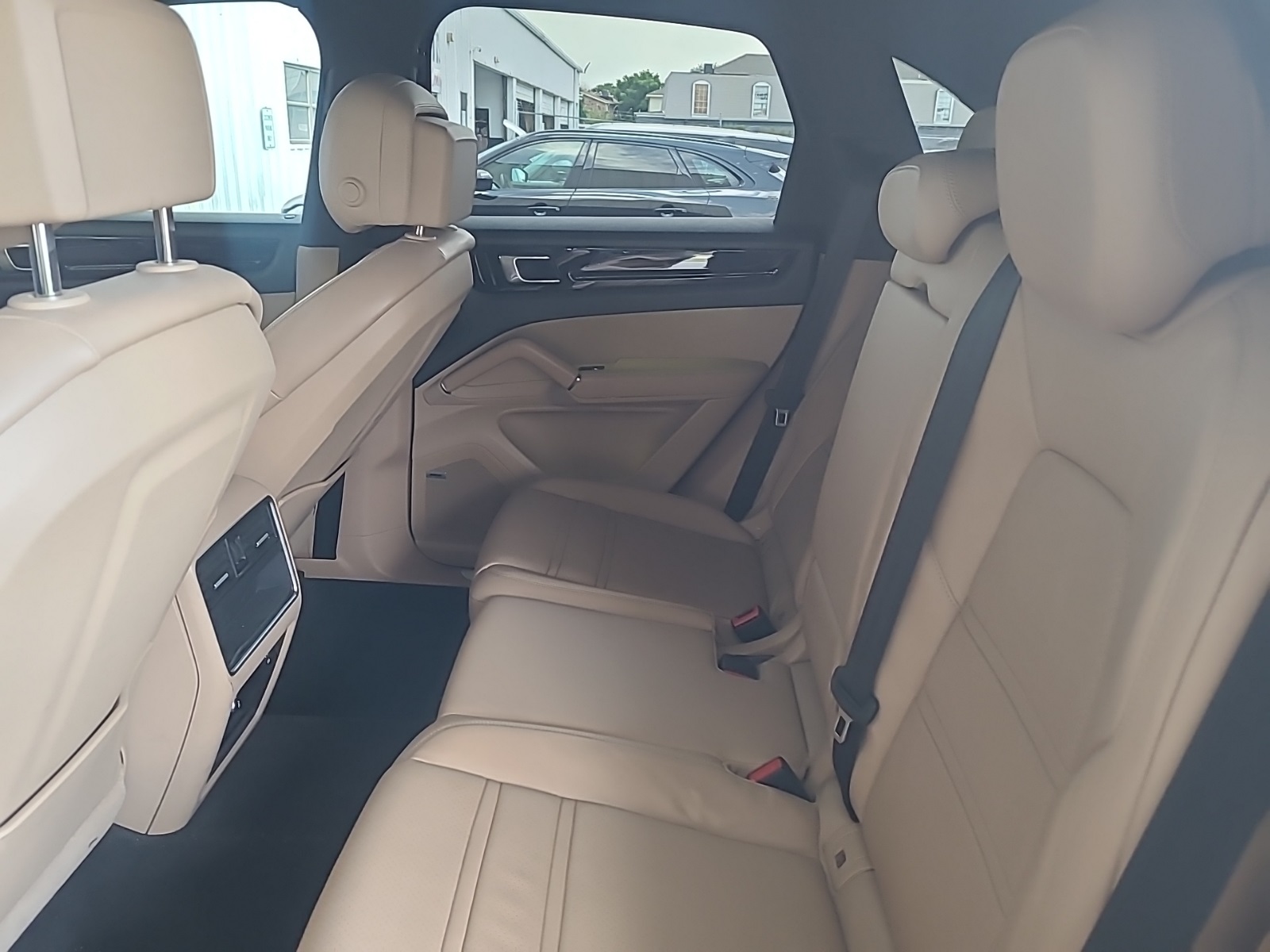2019 Porsche Cayenne S photo 3